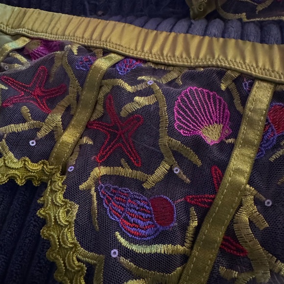 Sequin Shell Embroidery 3PC lingerie set never worn - Picture 3 of 6